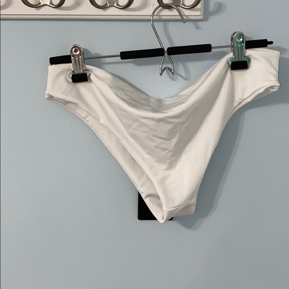 White cheeky bikini bottoms
